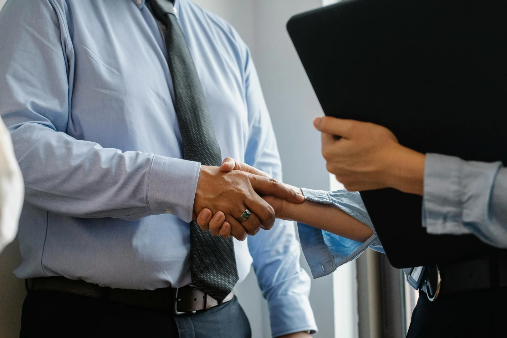 What is continuous employment? What benefits should I provide to employees with continuous service?