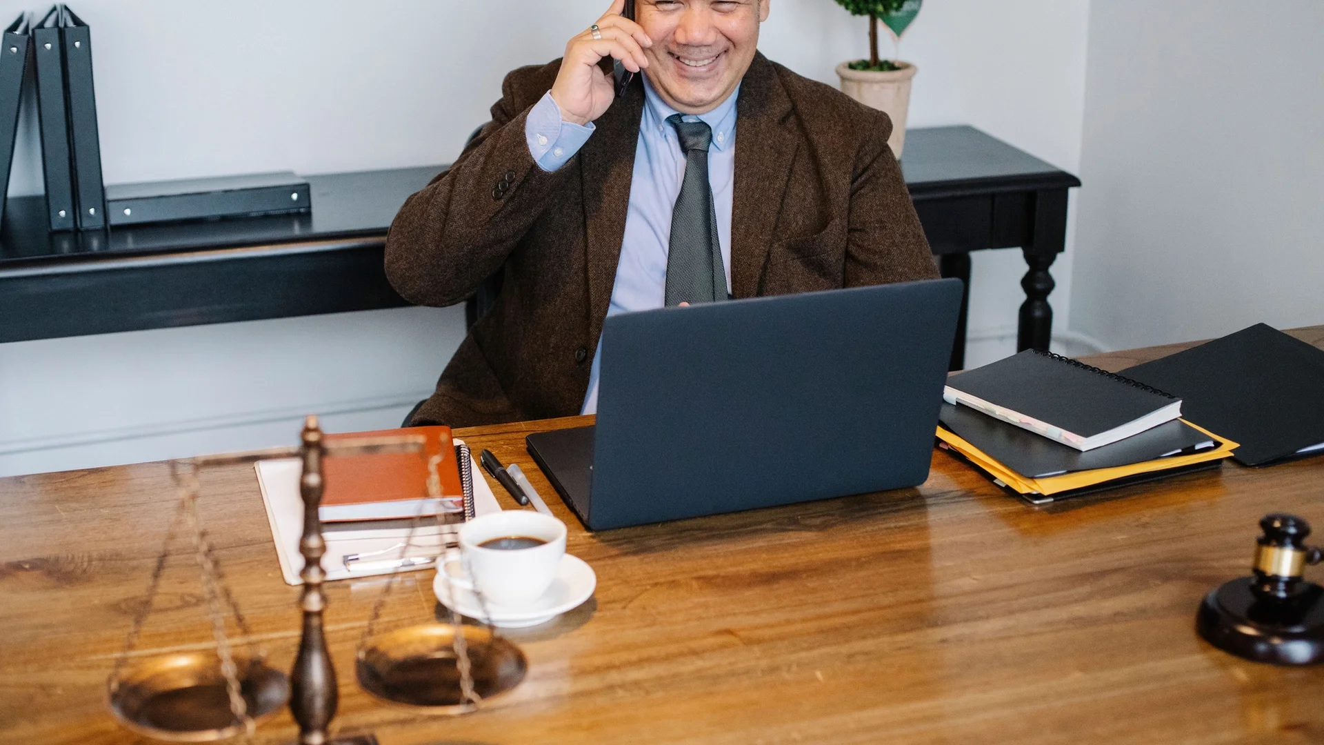 AI for Legal Document Creation in the UK: How It Works and Who It's For