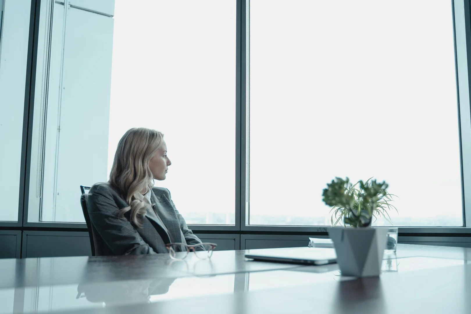 What is the difference between a board resolution and board minutes?