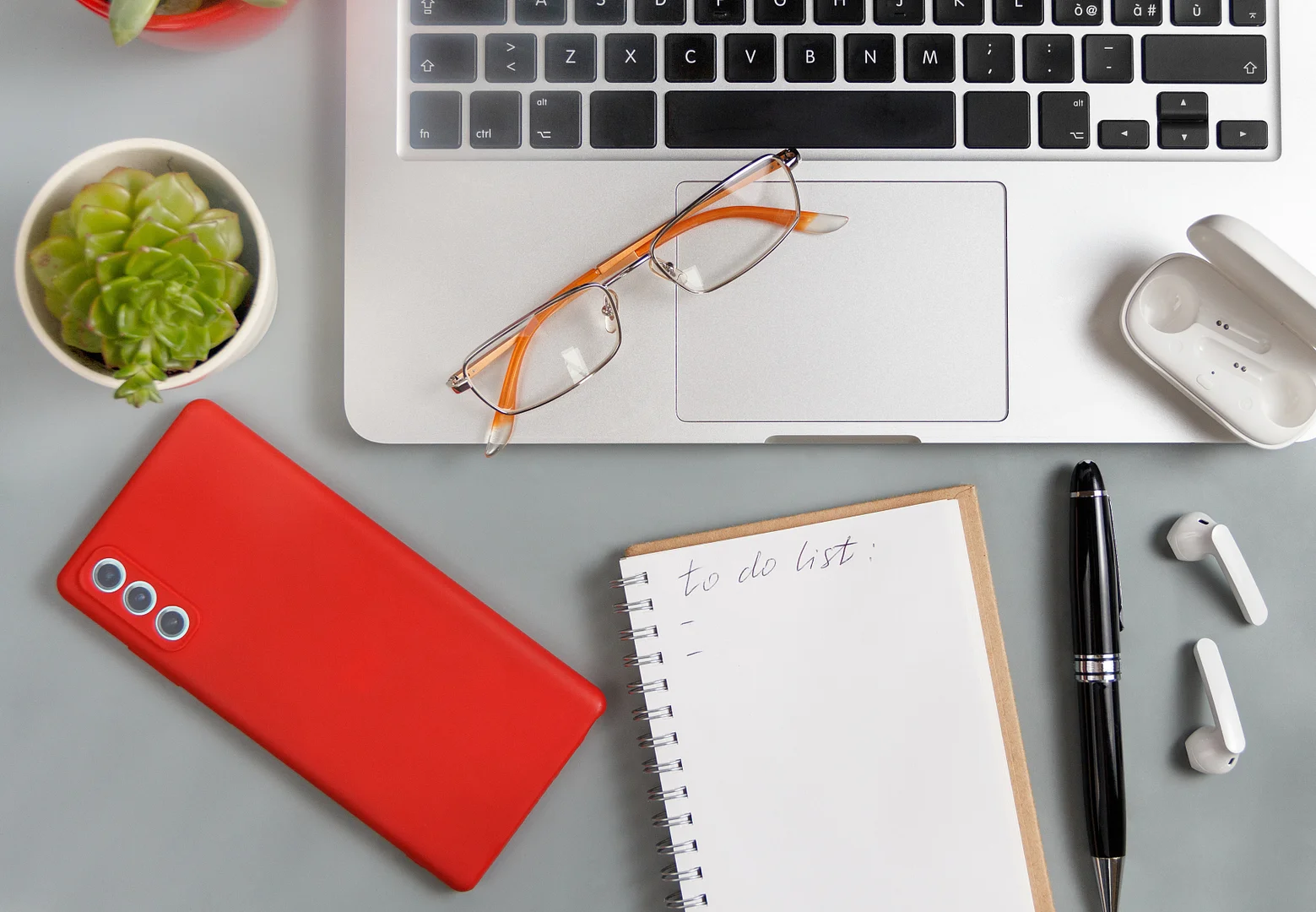 How can SMEs find reliable general legal advice in Hong Kong?（香港常用的法律資源：企業及個人的常見問題））